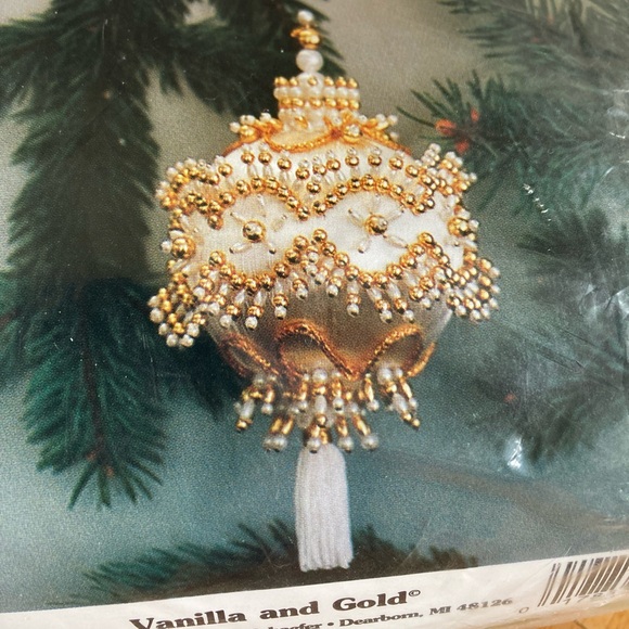 Vintage 80’s Christmas tree ornament kit - Picture 3 of 4